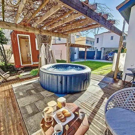 Cosy Tiny Centre-ville De Nîmes